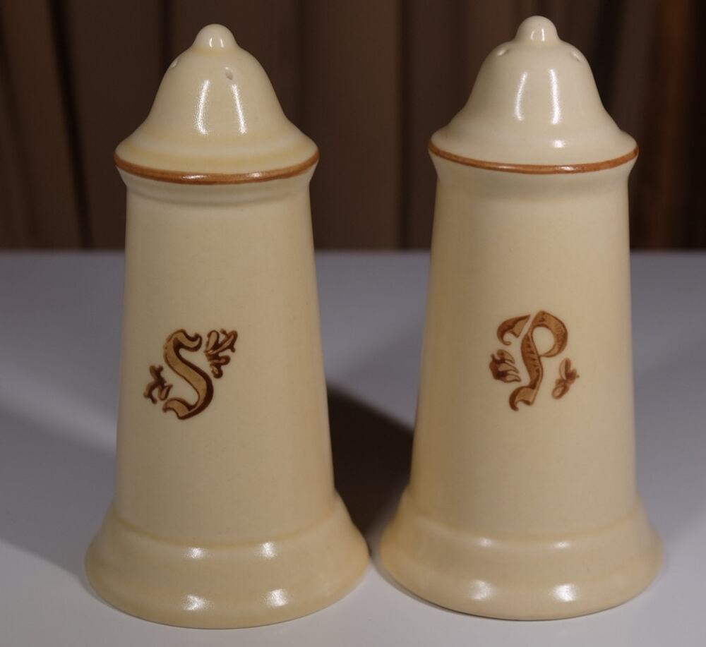 Pfaltzgraff Village Salt Pepper Shakers Vintage USA Cream Stoneware 6-25